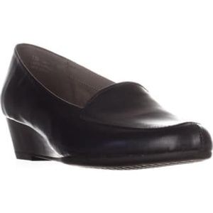 AEROSOLES Black Leather Wedges